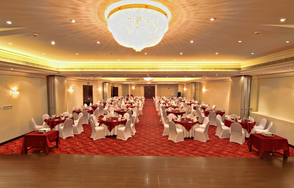Majan Continental Hotel Маскат Екстер'єр фото